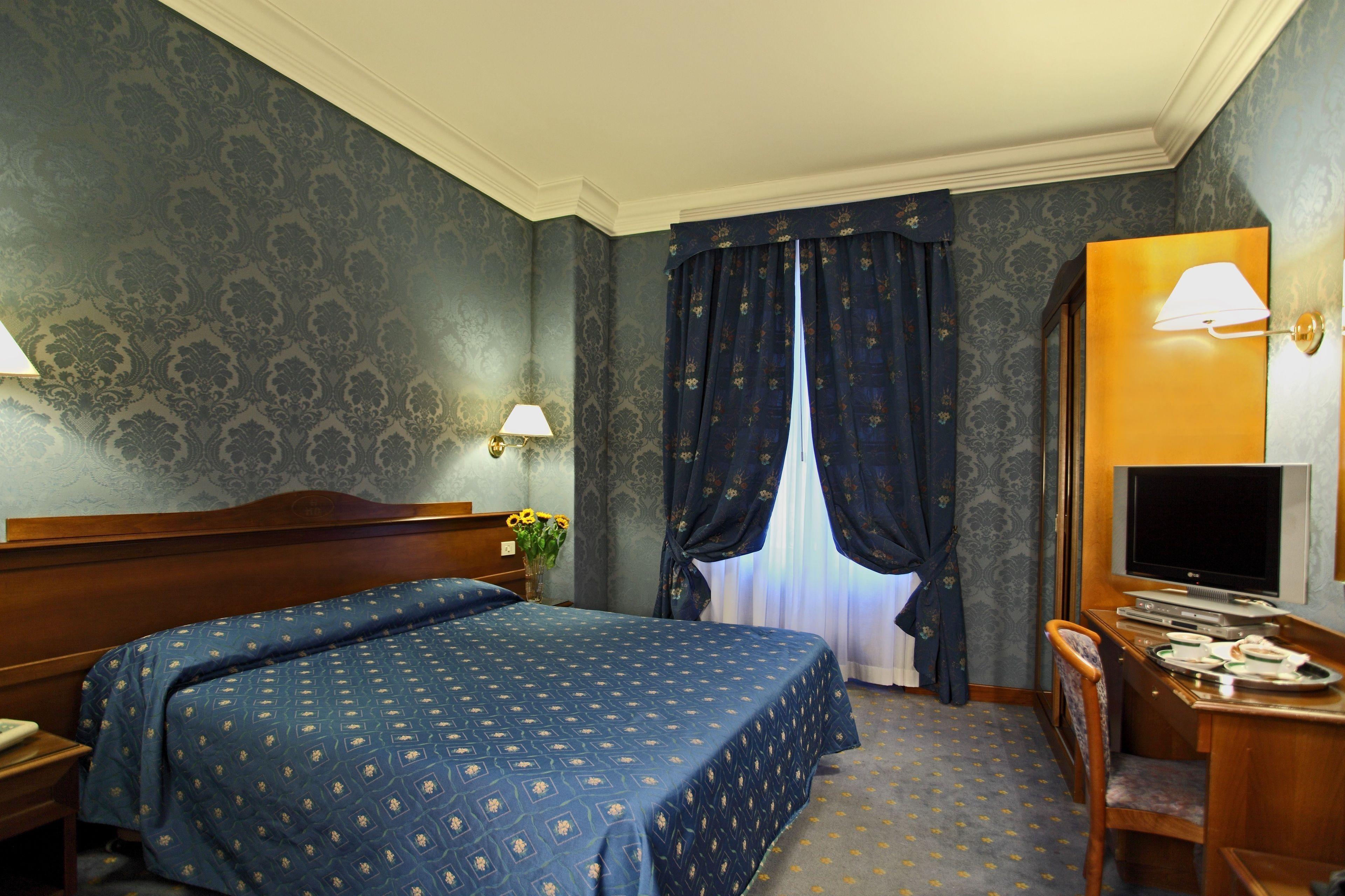 Hotel Montecarlo — Fotos 1